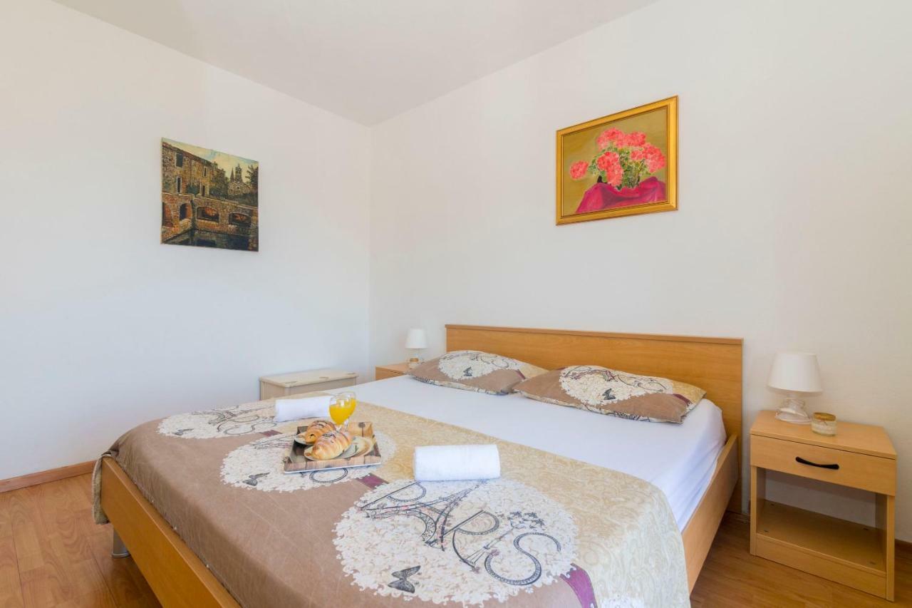 Apartments Palma Jelsa  Exterior photo