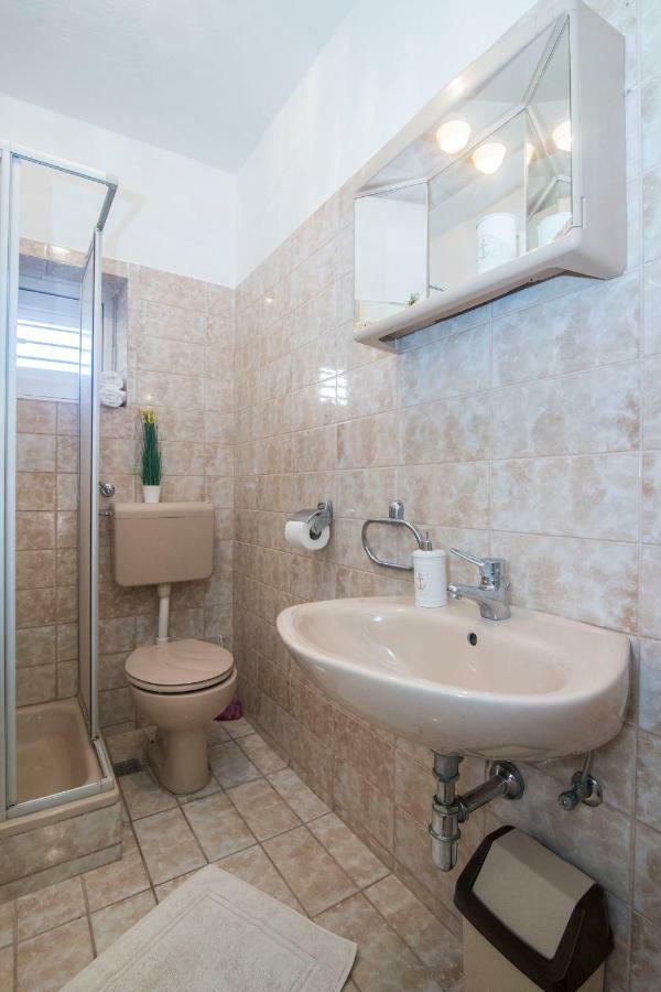 Apartments Palma Jelsa  Exterior photo